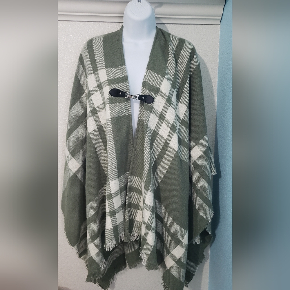 Plaid Green and White Women's White Mountain Poncho